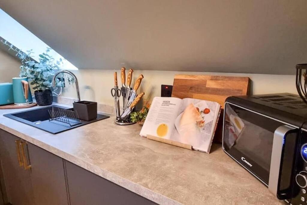Super Stylish Apartment In Urmston Flat 3 Exteriör bild