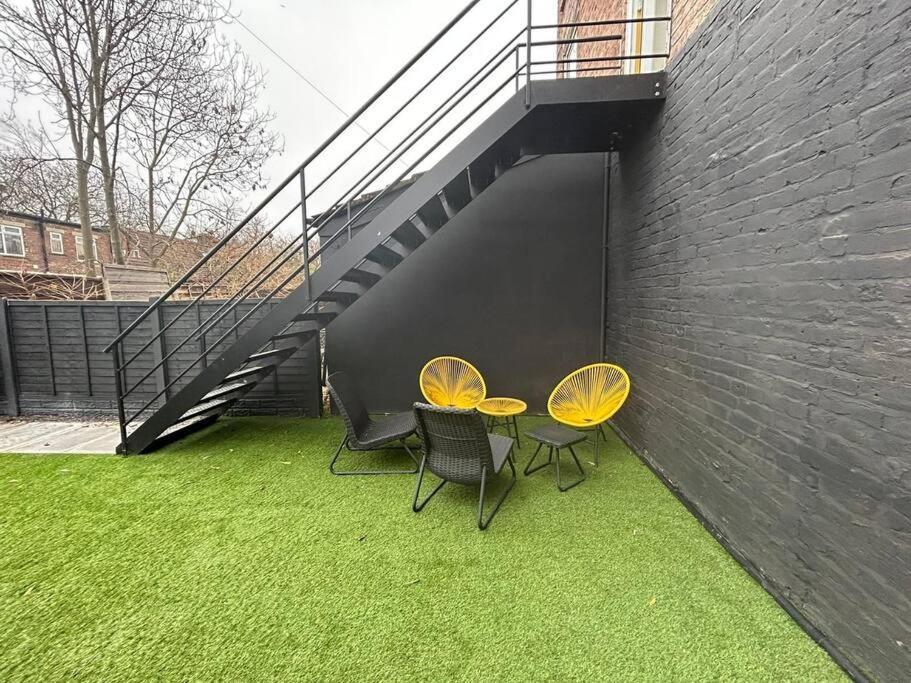 Super Stylish Apartment In Urmston Flat 3 Exteriör bild